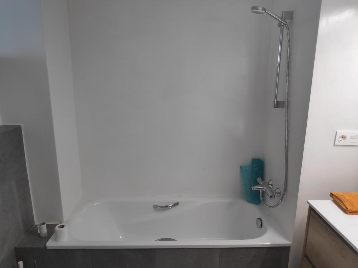 Apartment Close To The Beach With Free Parking Badalona Kültér fotó