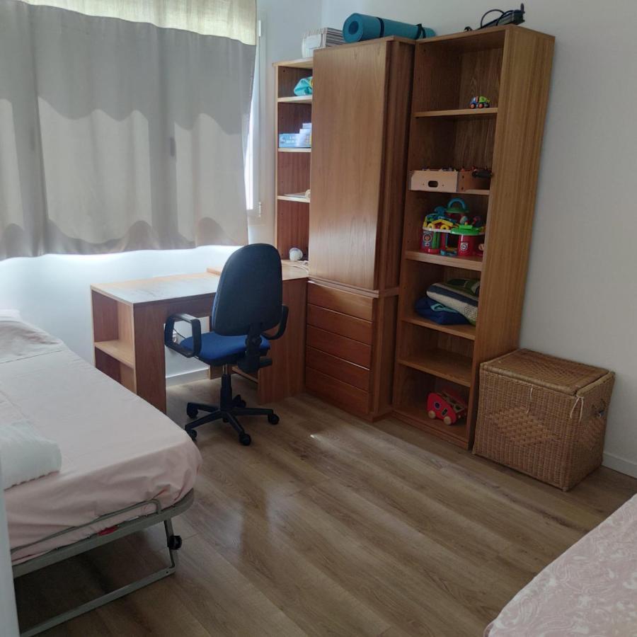 Apartment Close To The Beach With Free Parking Badalona Kültér fotó