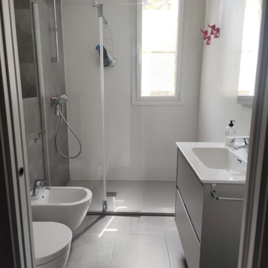 Apartment Close To The Beach With Free Parking Badalona Kültér fotó